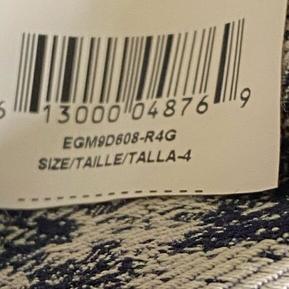 BCBGeneration Navy Jacquard Textured V Neck V Back Skort Romper Women’s Size 4 - Picture 11 of 14